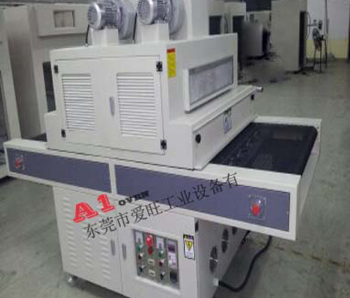 自粘性商標(biāo)印刷UV光固機